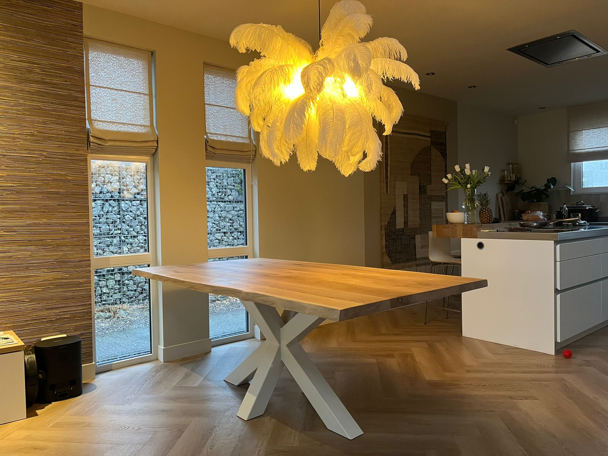 Eikenhouten boomstamtafel Wingo met matrix poot Eikenhouten boomstamtafel Wingo met matrix poot