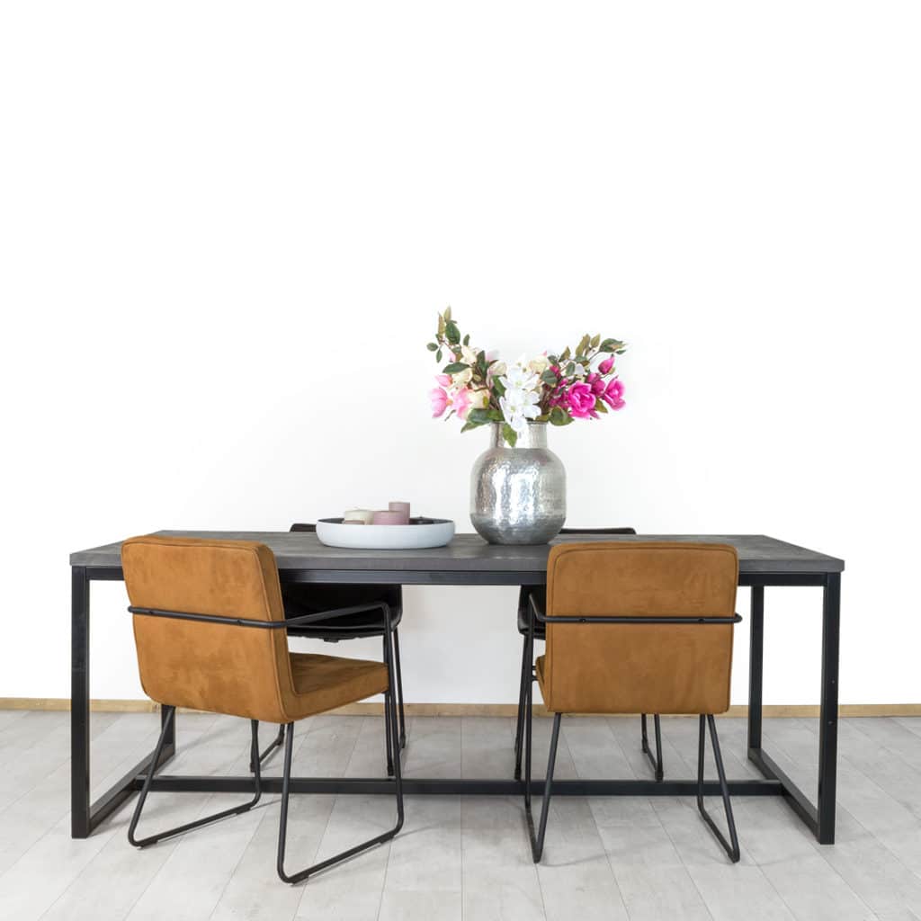 Betonlook industriele tafel Avega met O Poten