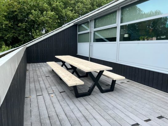 Steigerhouten picknicktafel Pavo met industrieel X frame