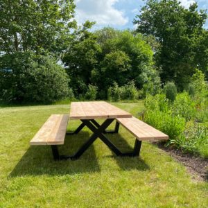 Douglas houten picknicktafel Eland met stalen X frame