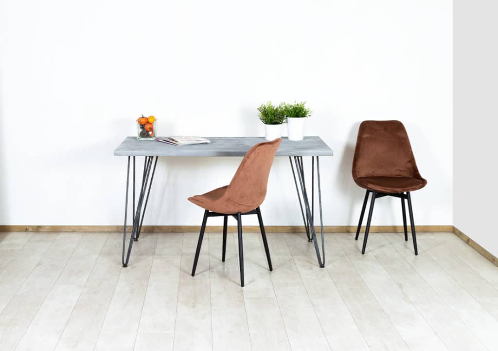 Betonlook bureau Leoti met hairpin poten