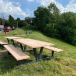 Douglas houten picknicktafel Vidal met industrieel V onderstel