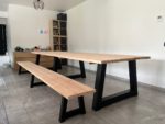 Douglas tuintafel Olena met stalen trapezium poten