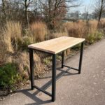 Douglas bartafel Amin met industrieel onderstel