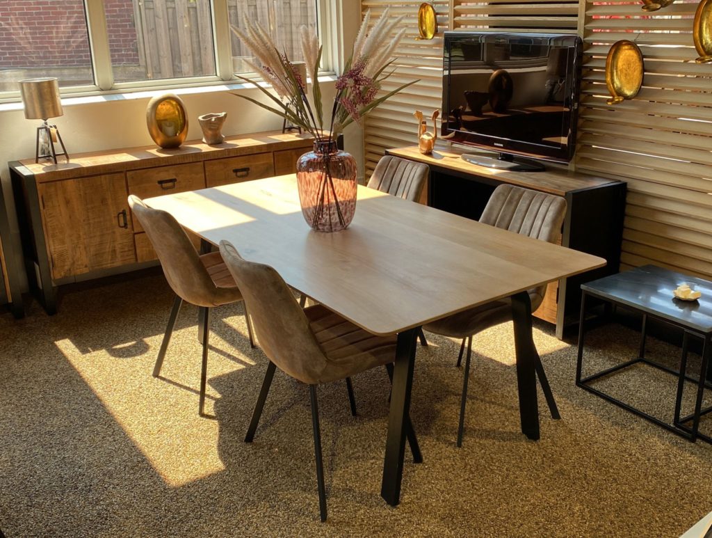 Tafel met afgeronde hoeken van thermo fraké - Robuust Maatwerk