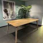 Mangohouten tafel Dorian met ronde poten