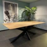 Mangohouten eettafel Duffel met verjongde rand en matrixpoot
