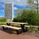 Douglashouten picknicktafel Dinant met kieren en stalen X poten