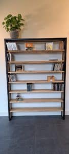 Eikenhouten boekenkast Lila met staal
