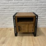 Mangohouten nachtkastje Virton met staal en deur
