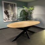 Mangohout ovalen tafel Aalden met verjongde rand en spinpoot