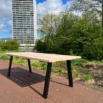 Douglashouten tuintafel Temse met platte schuine poten