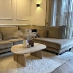 Kiezelvormige eikenhouten salontafel Betty