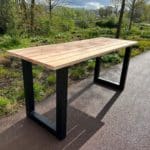 Douglashouten sta/bartafel Evelien met stalen U poten