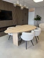 Eikenhouten kiezelvormige tafel Viola