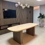 Eikenhouten deens tafel Jano met akoestische panelen poten