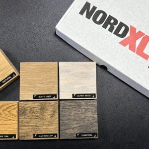 Samples van steiger-, eiken-, douglashout of betonlook