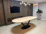 Eikenhouten tafel Sinte