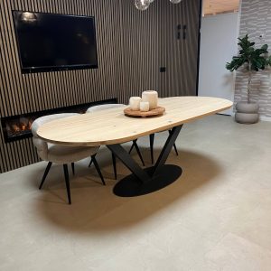Eikenhouten tafel Sinte