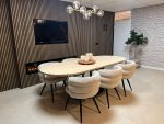 Eikenhouten tafel Sinte