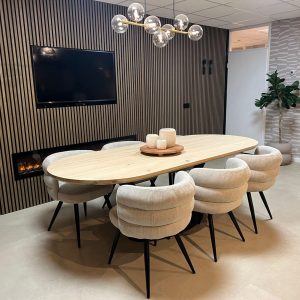 Eikenhouten tafel Sinte
